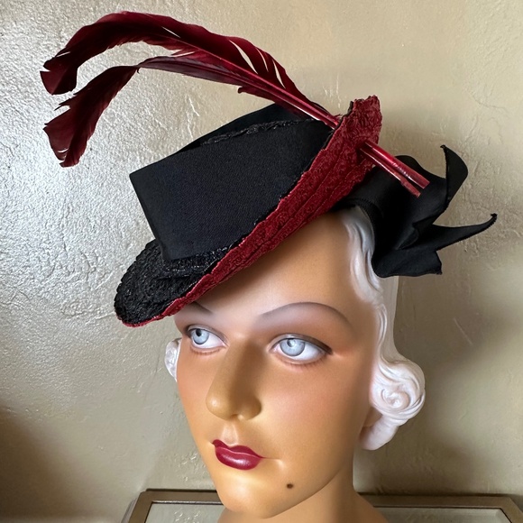BEWITCHING 1930s\' BLACK/RED TILT TOY HAT WITH TALL FEATHERS & GROSGRAIN BAND. main image 11